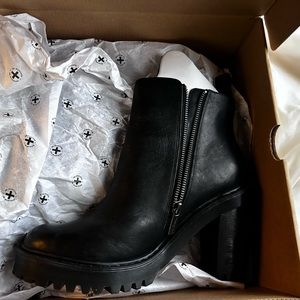 Dr. Martens - Magdalena Boots